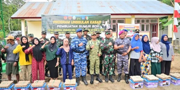 Kodim 1407/Bone Salurkan Bantuan Sembako, Warnai Rangkaian Penutupan TMMD Ke 129 Kodim 1407/Bone Salurkan Bantuan Sembako, Warnai Rangkaian Penutupan TMMD Ke 129