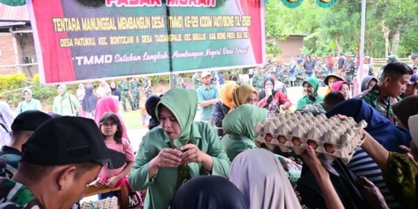 Pasar Murah dan Bakti Sosial TNI Akhiri TMMD Ke-129 di Bone