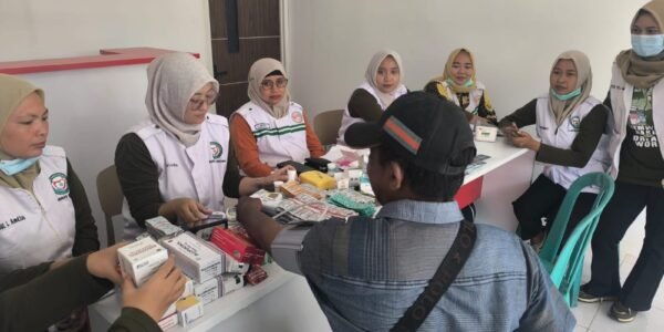 Penutupan TMMD 129 Bojonegoro Diwarnai dengan Layanan Kesehatan Gratis