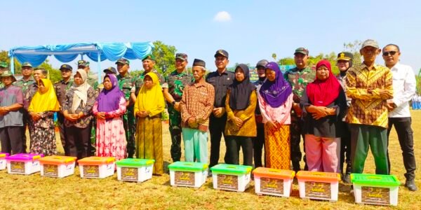 Penutupan TMMD ke-129 di Kesongo Bojonegoro Diwarnai Aksi Sosial Sembako