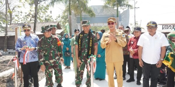 Bupati Lamongan dan Dansatgas Resmikan Jalan Beton TMMD 129 untuk Masyarakat