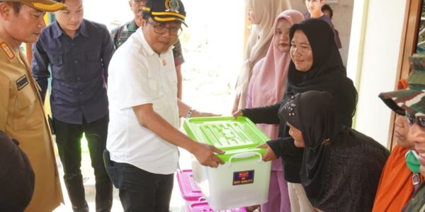 Forkopimda Lamongan Dukung TMMD 129 dengan Penyerahan Sembako untuk Warga