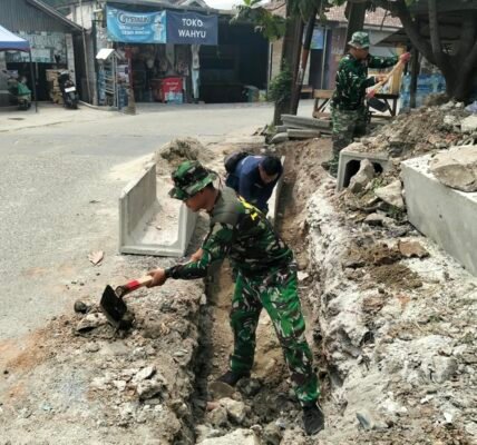Satgas TMMD ke-130 Akselerasi Pembangunan Desa Sumur Bandung Lewat Pengerjaan Parit