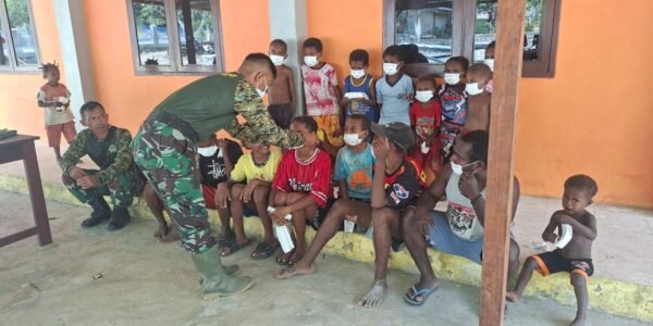 Satgas TMMD Ajak Warga Yamboi Pahami Pemakaian Masker Demi Kesehatan