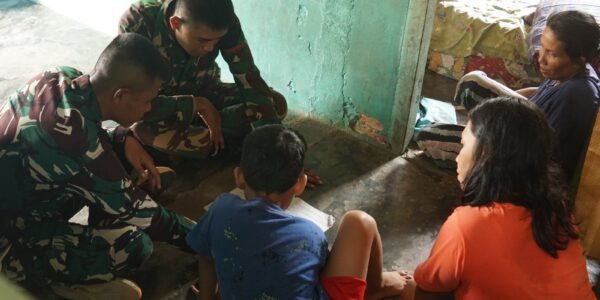 Makan Bersama hingga Ibadah Berjamaah, Kehangatan Satgas TMMD ke-130 dan Warga Kandang Limun
