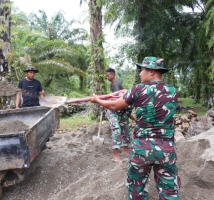 Gotong Royong Jadi Kekuatan, Warga Kandang Limun Bersama Satgas TMMD Percepat Pembangunan Jalan