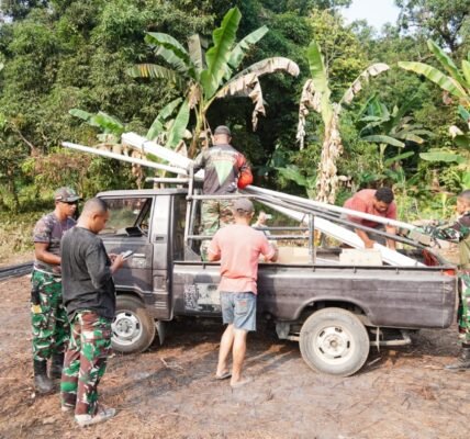 Satgas TNI TMMD Ke-130 Gelar Distribusi Material Pembangunan di Ambon Hari Pertama