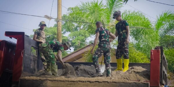 Satgas TMMD ke-130 Awali Proyek Pembangunan Rumah dengan Penandaan Pondasi