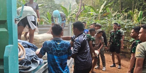 Keterlibatan Masyarakat Kunci Sukses Pengangkutan Material TMMD di Ambon