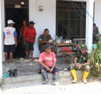Kedekatan TNI dan Warga Terwujud dalam Momen Santap Siang di Desa Pojok