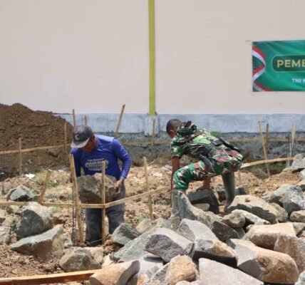 Pelibatan Warga Mempercepat Proyek MCK Umum di TMMD ke-130 Tulungagung
