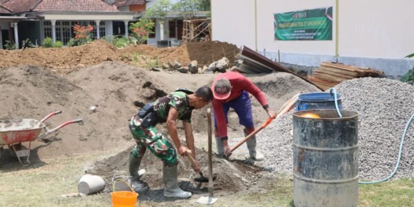 Partisipasi Warga dalam Proyek MCK Umum TMMD ke-130 di Tulungagung