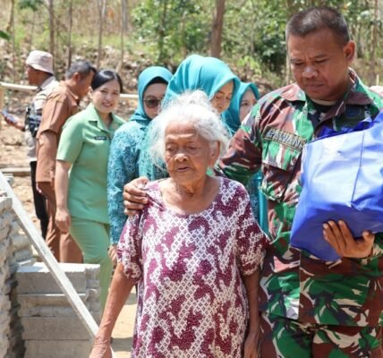 Mbah Waqilah di usia 95 tahun: tetap berjuang untuk mandiri dengan RTLH