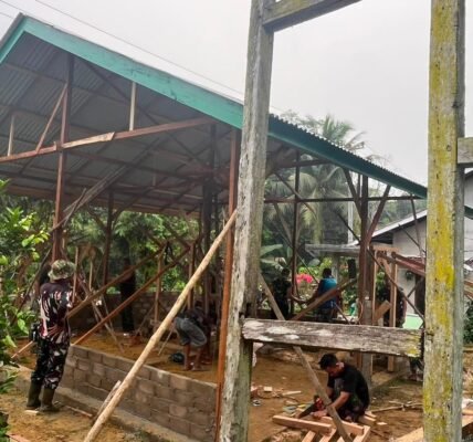 Pembangunan Rumah Ibu Suhanim: Satgas TMMD Ke-130 Terus Berinovasi dan Bekerja Keras
