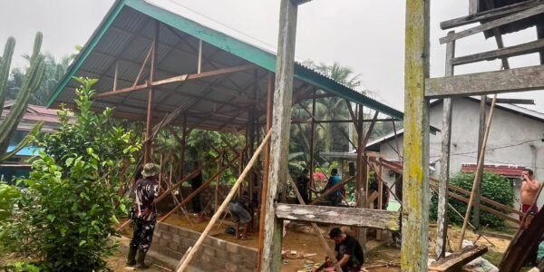 Pembangunan Rumah Ibu Suhanim: Satgas TMMD Ke-130 Terus Berinovasi dan Bekerja Keras