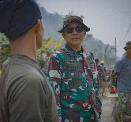 Kepemimpinan Letkol Windra Inspirasi Prajurit TMMD Selama Pembangunan Desa Kepemimpinan Letkol Windra Inspirasi Prajurit TMMD Selama Pembangunan Desa