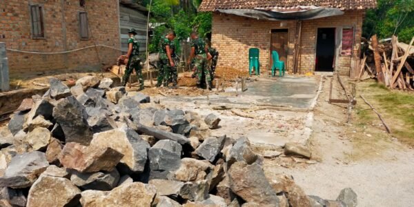 Pembangunan Rumah Yudianto Dimulai, TNI Berikan Arah untuk Warga Way Kanan