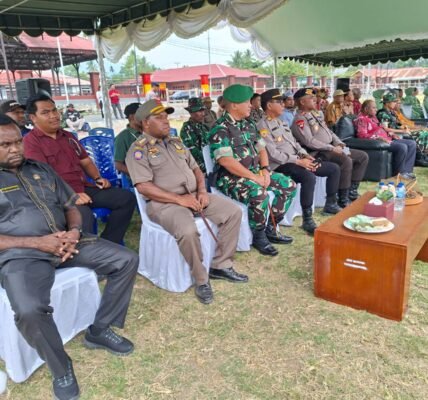 Penghormatan Adat Arfak Awali Keberhasilan TMMD dengan TNI dan Masyarakat