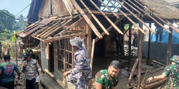 Perbaikan Rumah Bapak Apin melalui TMMD ke-130 Ciptakan Rasa Aman Keluarga