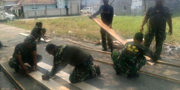 Kualitas Pembangunan Infrastruktur Desa Ditingkatkan Melalui Proses Bekisting TMMD