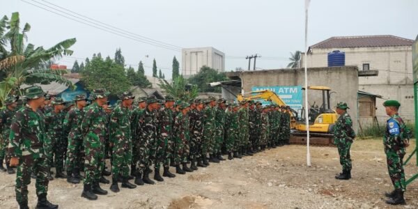 Upaya Kesiapan Satgas TMMD ke-130 melalui Apel Pagi di Desa Sumur Bandung