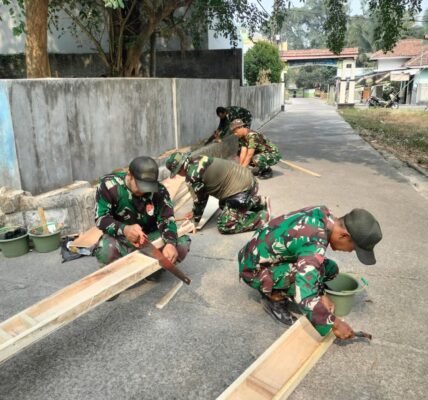 Proses Pembuatan Bekisting TMMD ke-130 Digerakkan di Jayanti, Tangerang