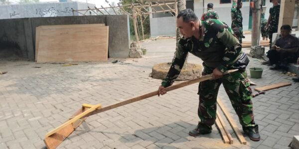 Semangat Gotong Royong Satgas TMMD ke-130 dalam Proyek di Sumur Bandung