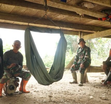 Bersantai Bersama Warga, Satgas TMMD Perkuat Hubungan di Luwu Timur