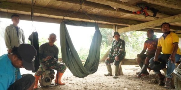 Bersantai Bersama Warga, Satgas TMMD Perkuat Hubungan di Luwu Timur