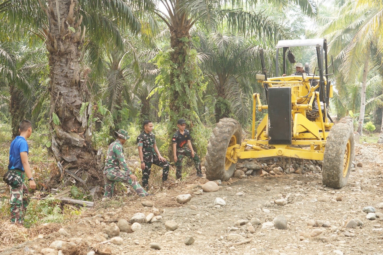 Pembangunan Jalan TMMD ke-130 Kodim 0407/Kota Bengkulu di Kandang Limun, Berkah bagi Warga Perbatasan Kabupaten Bengkulu Tengah