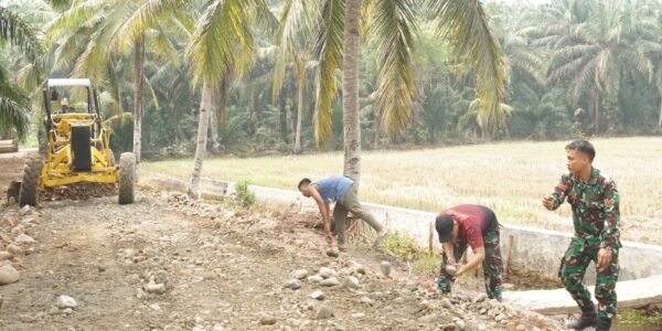 Tak Hanya untuk Kandang Limun, Jalan TMMD ke-130 Kodim 0407/Kota Bengkulu Sentuh Warga Perbatasan