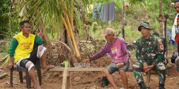 Satgas TMMD Ke-130 Kunjungi Warga untuk Edukasi Kesehatan di Luwu Timur