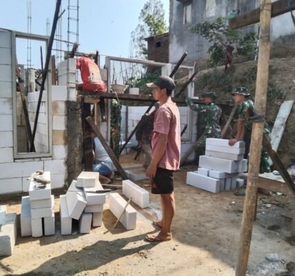 Upaya TNI Bangun Kesejahteraan Melalui Renovasi Rumah di Malang