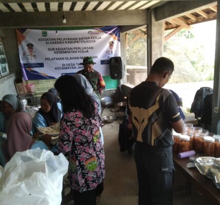 Transformasi Ekonomi Masyarakat Malang Melalui Pelatihan Keripik Singkong Transformasi Ekonomi Masyarakat Malang Melalui Pelatihan Keripik Singkong
