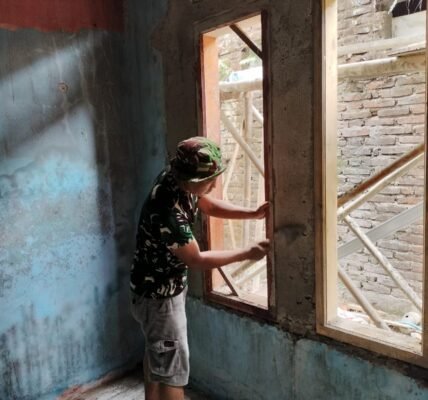 Perbaikan Rumah Tidak Layak Huni Oleh TNI Manunggal Di Jayanti