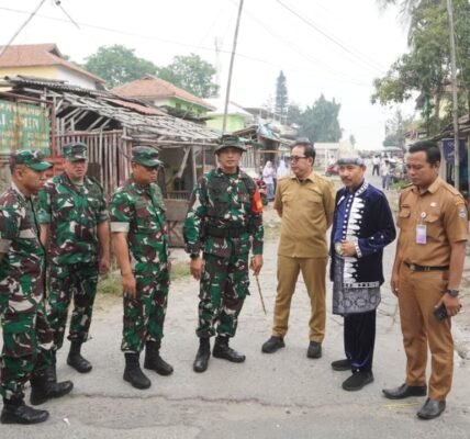 Kolaborasi TNI dan Pemda Tinjau Progres Pembangunan Jalan di Sumur Bandung