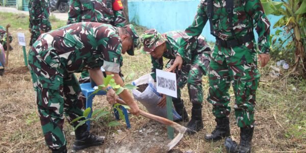 Peduli Lingkungan, Kasrem 041/Gamas dan Forkopimda Kota Bengkulu Laksanakan Tanam Pohon pada Pembukaan TMMD ke-130 Kodim 0407/Kota Bengkulu