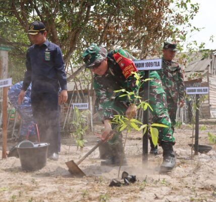 TMMD ke-130: TNI Dukung Keberlanjutan Lingkungan Lewat Penanaman Pohon