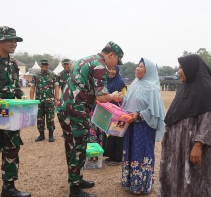 TNI Luncurkan TMMD ke-130 dengan Penyerahan Sembako di Tigaraksa