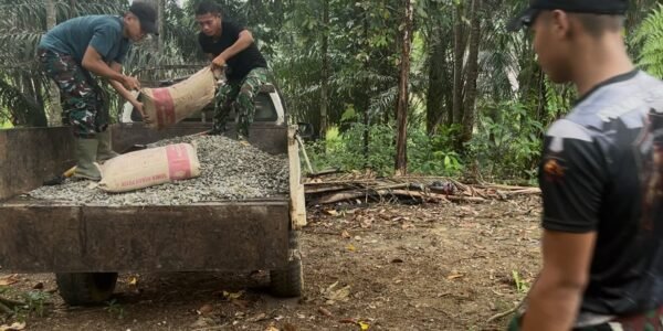 Satgas TMMD Kodim 1210/Landak Gerakkan Kegiatan Pembangunan dengan Pengiriman Material