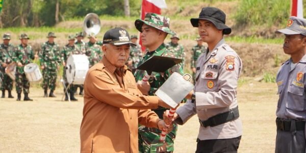 Bupati Malang Resmikan TMMD ke-130 dengan Penyerahan Peralatan untuk Masyarakat