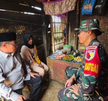Dandim 0818 Tunjukkan Kepedulian TNI dengan Kunjungan ke Warga Taji Penerima RTLH Dandim 0818 Tunjukkan Kepedulian TNI dengan Kunjungan ke Warga Taji Penerima RTLH